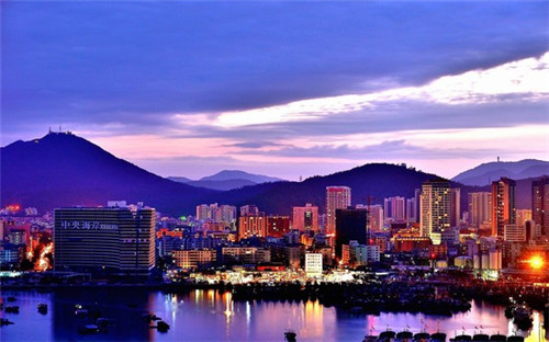 在吉木乃县开特色火锅加盟店有没有值得推荐的品牌，吉木乃县加盟安营食材要培训吗